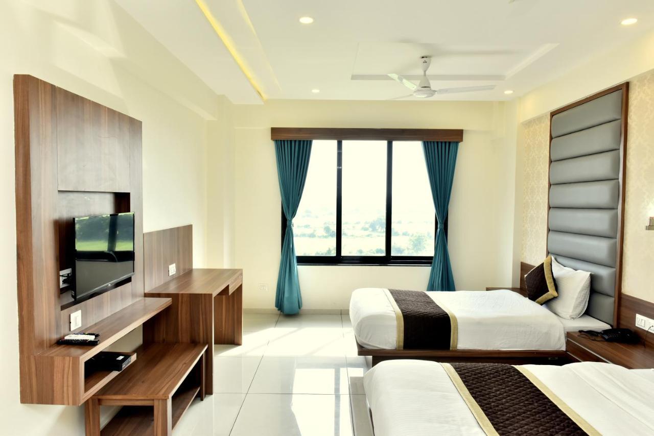 Hotel Aagman Kalri Экстерьер фото